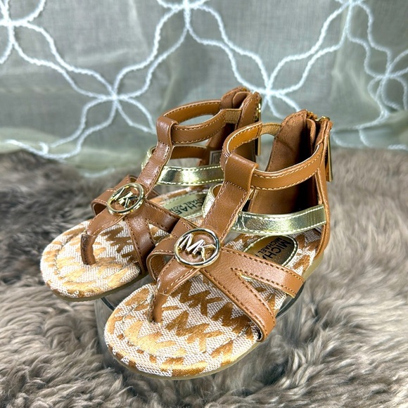 (S4)Michael Kors Toddler Sandals, Size 5c
Brown, Silver, Gold
Back zip gladiator - Picture 2 of 12